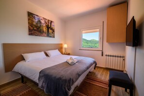 3 Schlafzimmer, Schreibtisch, Bügeleisen/Bügelbrett, kostenloses WLAN
