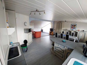 Appartamento | Cucina privata | Frigorifero, microonde, forno, piano cottura