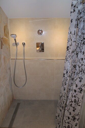 ***** Suite #31