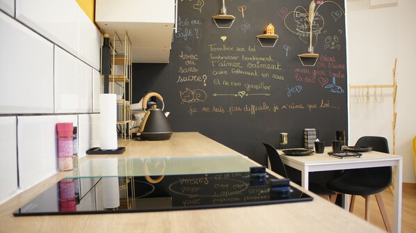 Interior - The apartment & golden 🟠 studio 1⭐. Balneotherapy and couple ♥️🫂🛀 (L'Arbresle)