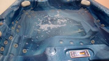 Bañera de hidromasaje interior