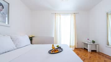 Villa (Five-Bedroom Villa with Swimming Pool) | 5 bedrooms, iron/ironing board, cots/infant beds, bed sheets