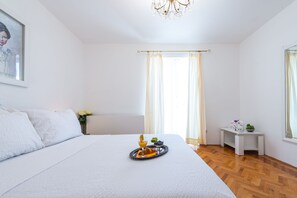 Huvila (Five-Bedroom Villa with Swimming Pool) | 5 makuuhuonetta, silitysrauta/-lauta, vauvansängyt, vuodevaatteet