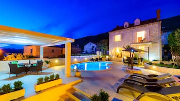 Villa (Five-Bedroom Villa with Swimming Pool) | Exterior