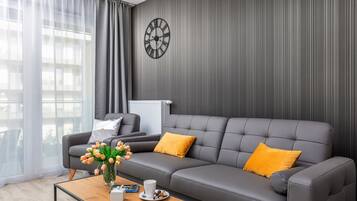 Apartment, 1 Bedroom, Balcony | Living area