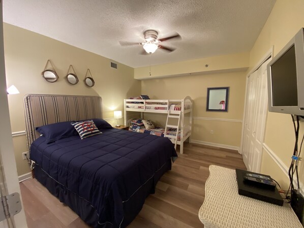 3 bedrooms, iron/ironing board, travel crib, free WiFi - June Steal! 299/nt Base! New Kitchen, Gulf Front, Pool, Beach Supplies, VIEW! (Gulf Shores)