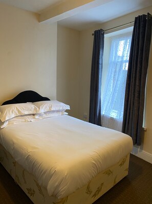 Free WiFi, bed sheets - Newport Lodge (Newport)