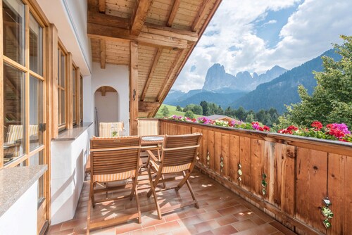 Appartement « Lara Ruveda » avec vue sur la montagne, terrasse privée et Wi-Fi
