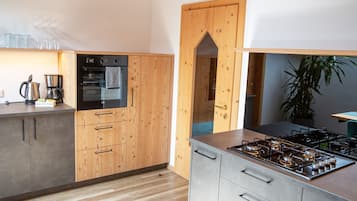 Réfrigérateur, four, plaque de cuisson, lave-vaisselle