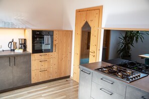 Refrigerador, horno, parrilla de estufa y lavavajillas 