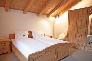 2 dormitorios, tabla de planchar con plancha, wifi gratis y ropa de cama