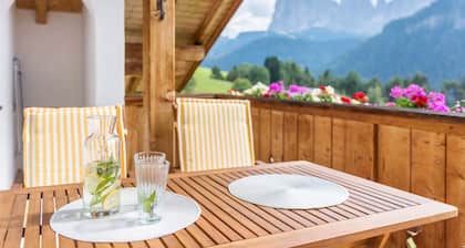 Apartment "Lara Ruveda" with Mountain View, Private Terrace and Wi-Fi