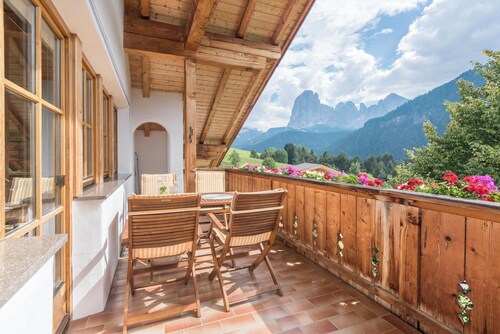 Apartment „Lara Ruveda“ mit Bergblick, privater Terrasse und WLAN