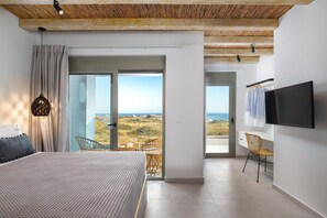 3 bedrooms, in-room safe, iron/ironing board, WiFi