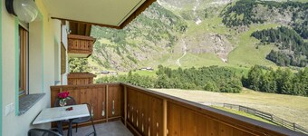 Vacation Home "Maria Schneeglöcklein" with Mountain View, Balcony, Garden & Sauna