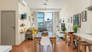 Grand Apartment | In-room dining - Soho C6 (Cape Town)