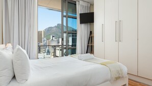 Grand Apartment | 1 bedroom, desk, laptop workspace, iron/ironing board - Soho C6 (Cape Town)