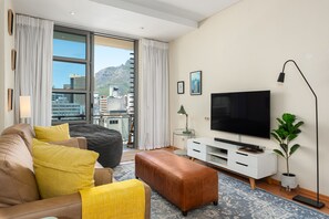 Grand Apartment | Living area - Soho C6 (Cape Town)