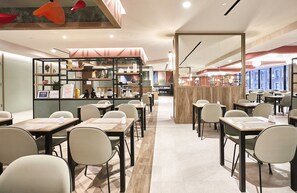 Petit déjeuner servi sur place