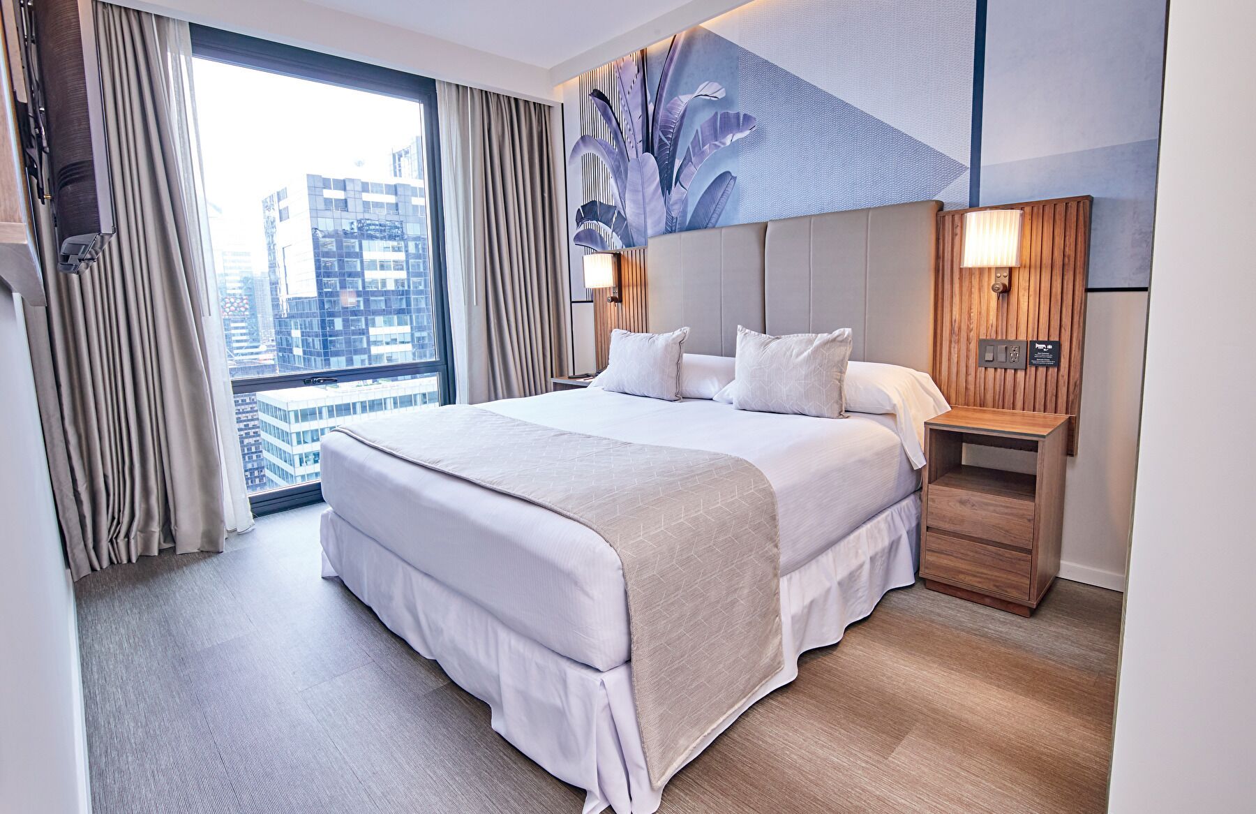 Senior Suite (Manhattan Package) | In-room safe, desk, soundproofing, iron/ironing board