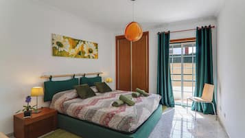 2 habitaciones, tabla de planchar con plancha y ropa de cama
