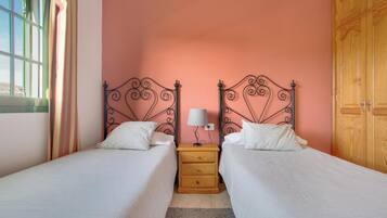 2 bedrooms, free WiFi, bed sheets