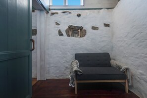 Interior - Holiday Home "La Casita" with Sea & Mountain Views, Shared Garden, and Wi-Fi (Adeje)