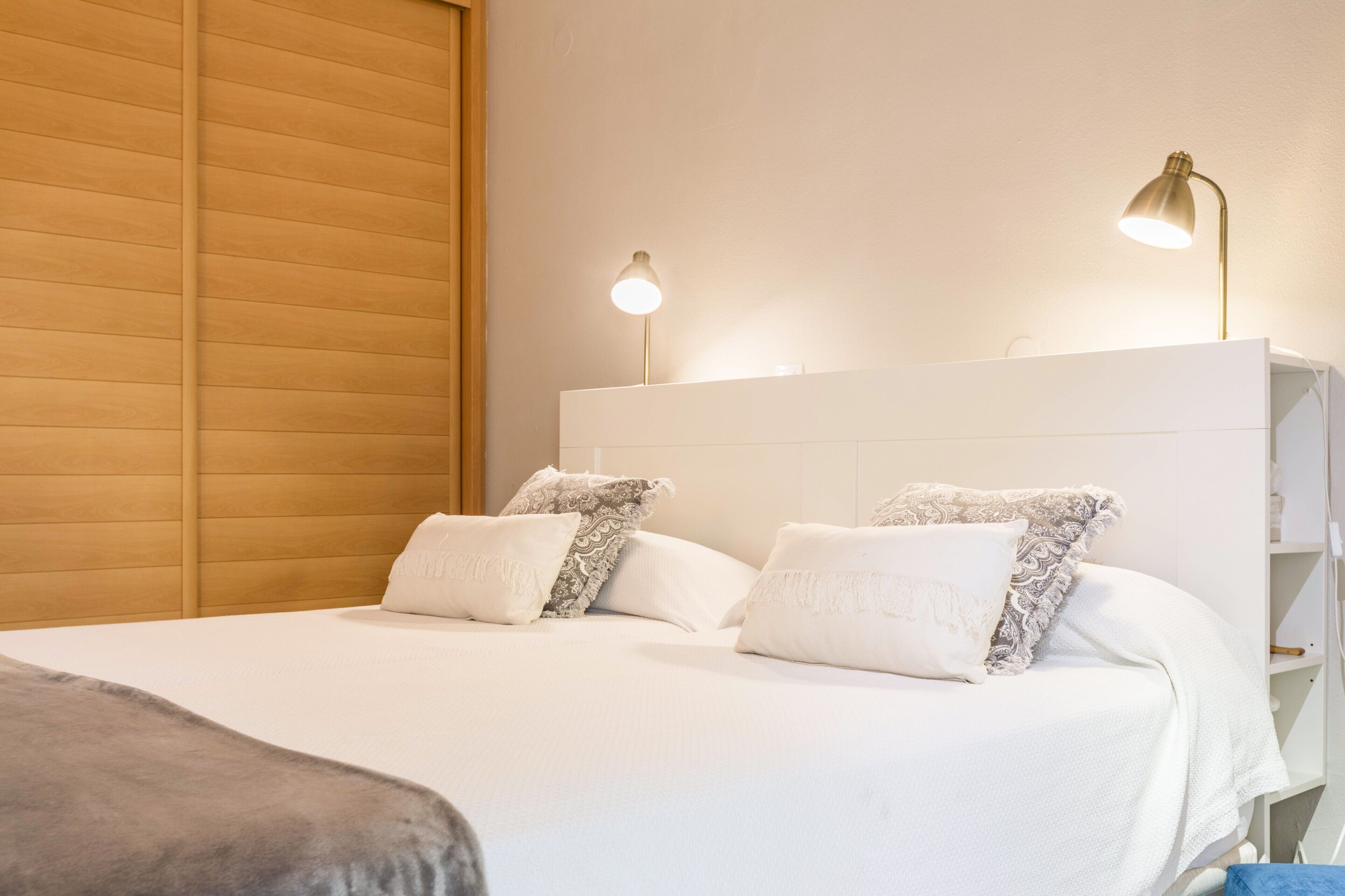 1 habitación, tabla de planchar con plancha, wifi gratis y ropa de cama 