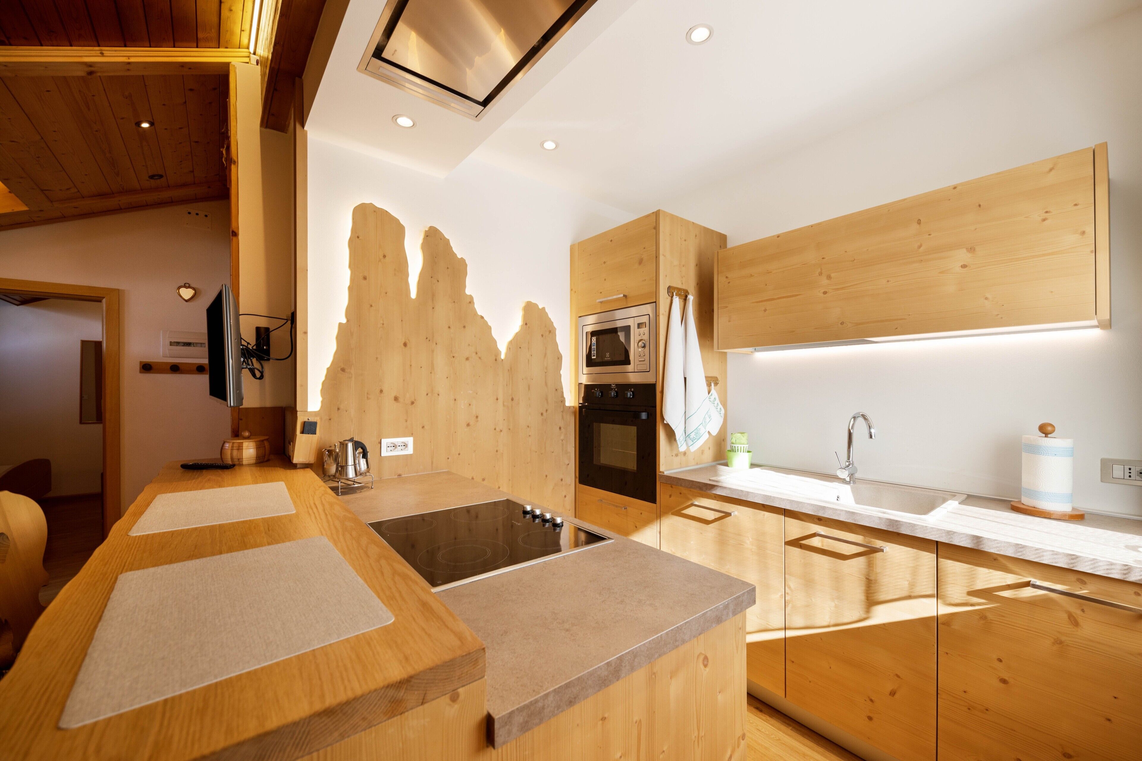 冰箱、微波炉、烤箱、炉灶