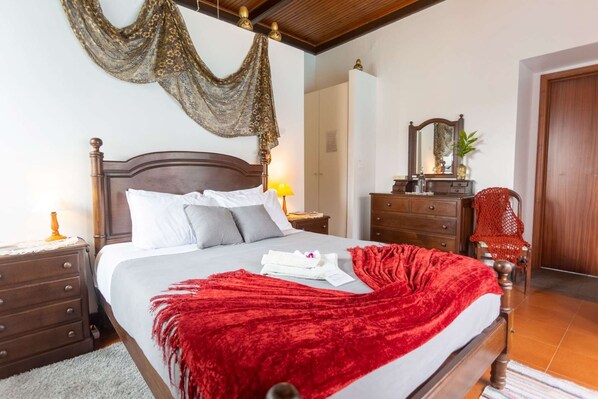 1 bedroom, memory-foam beds, WiFi, bed sheets