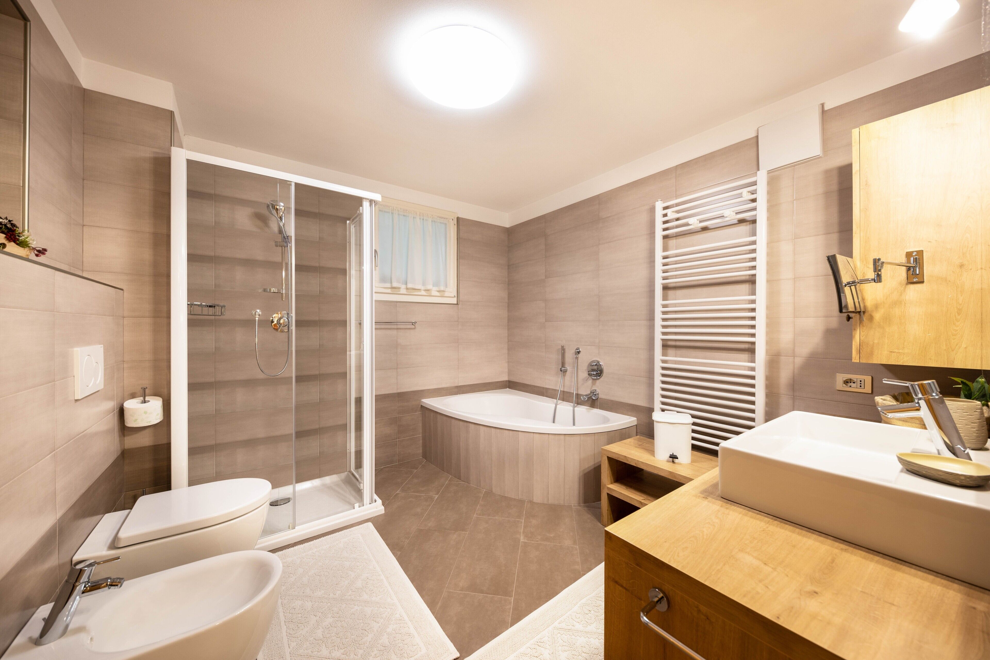 Bathtub, hair dryer, towels