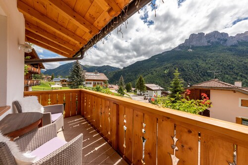 Charming Apartment “Majon d’Aisciuda Latemar” with Mountain View