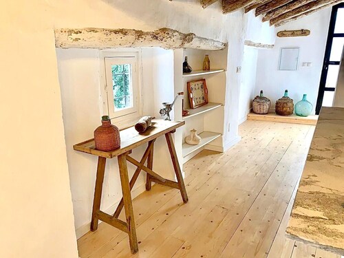 Holiday Home “Astarte House 12pax” with Garden & Terrace