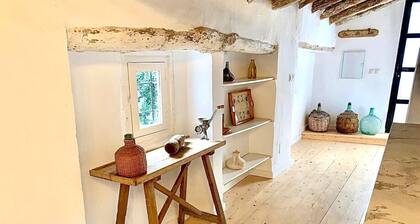 Holiday Home “Astarte House 12pax” with Garden & Terrace
