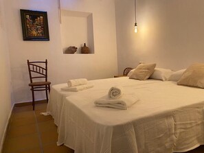 8 dormitorios, tabla de planchar con plancha, ropa de cama