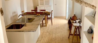 Holiday Home “Astarte House 12pax” with Garden & Terrace