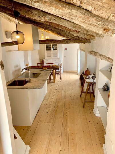 Holiday Home “Astarte House 12pax” with Garden & Terrace