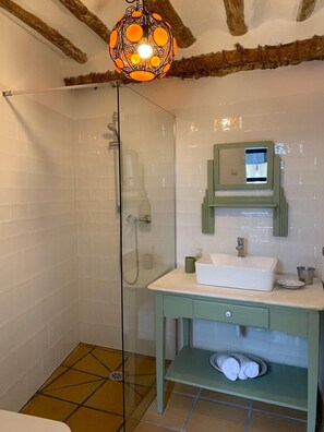 Dusche, Haartrockner, Handtücher