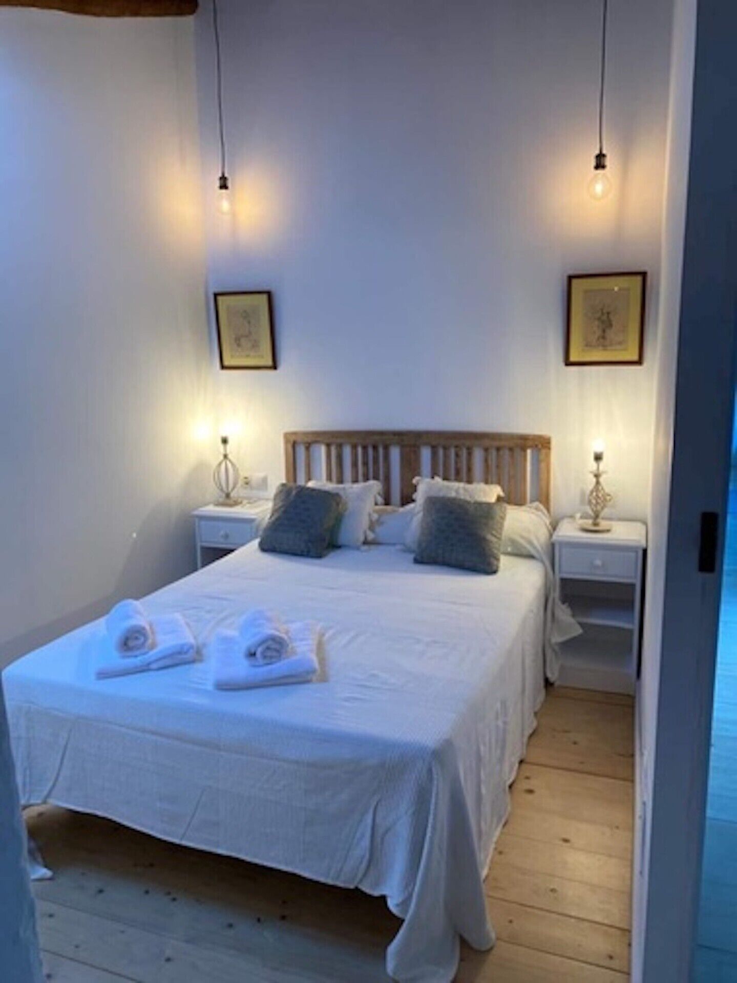 4 chambres, fer et planche à repasser, draps fournis