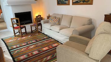 TV, fireplace, stereo
