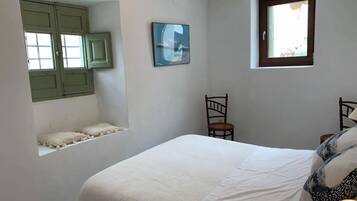 4 habitaciones, tabla de planchar con plancha y ropa de cama