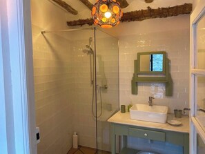 Dusche, Haartrockner, Handtücher