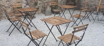 Maison de vacances "Astarte House 6pax down" avec jardin ; parking dans la rue