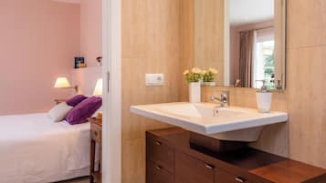 4 camere, ferro/asse da stiro, Wi-Fi gratuito, lenzuola