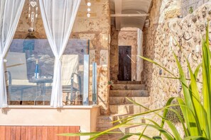 Outdoor dining - Holiday Home Casa del Sol with Sea View, Wi-Fi, Pool, Balcony & Terrace; Street Parking Available (Búger)