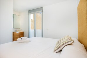 2 bedrooms, iron/ironing board, free WiFi, bed sheets - Apartment Can Fiol II near the Beach with Sea View, Wi-Fi & Terrace (Port De Pollença)