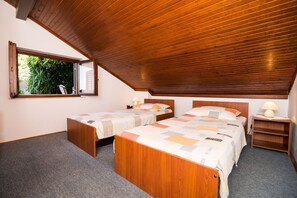 Departamento (Two-Bedroom Apartment with Balcony an) | 2 habitaciones y cunas 