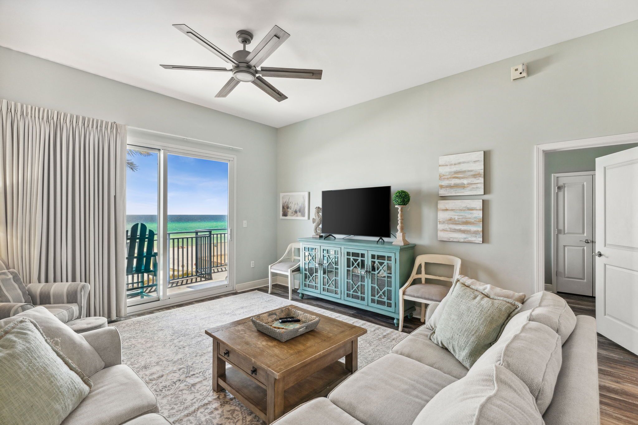 UNIT 205 ! ENJOY INCREDIBLE VIEWS & LOW FLOOR!BCH SRVC INCL!!
