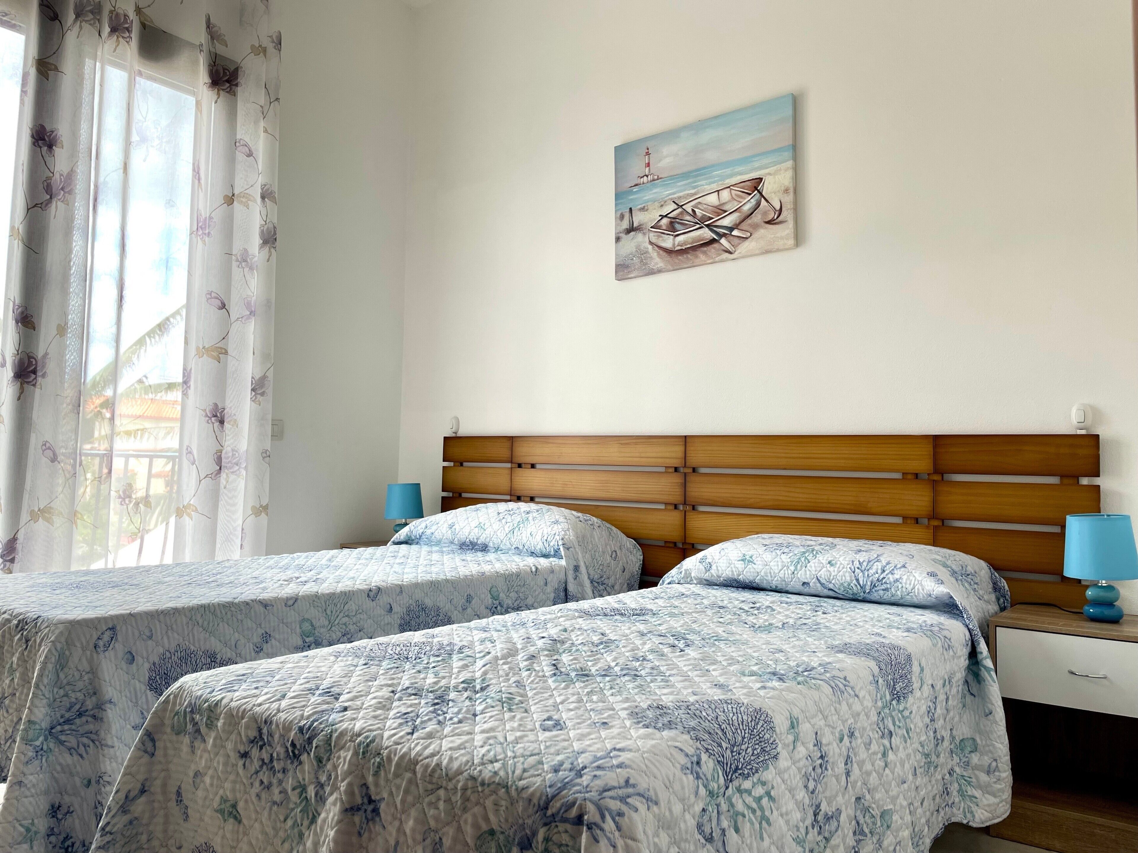 2 室のベッドルーム、WiFi (無料)、ベッドシーツ