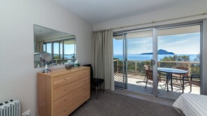2 bedrooms, iron/ironing board, free WiFi - Shoalhaven 4  28 Voyager Cl - waterfront unit with stunning views and Wifi (Nelson Bay)